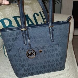 Michael Kors  Purse. FIRM PRICE 1 DAY SALE